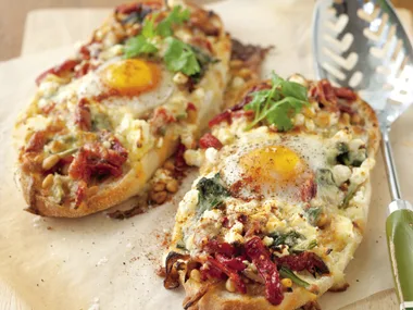 Egg, Capsicum and Spinach Pizza