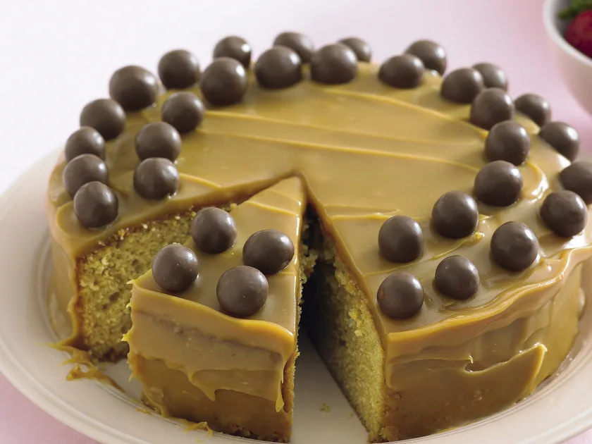 Caramel mud cake