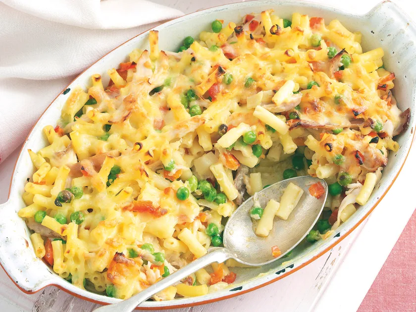 Chicken and capsicum pasta bake