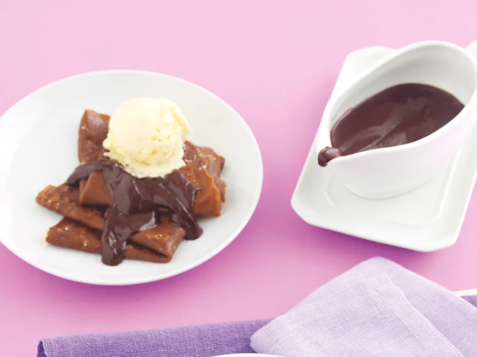 Frying pan sweets - Chocolate crepes with hot fudge sauce