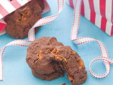 Chocolate and Peanut Caramel Cookies