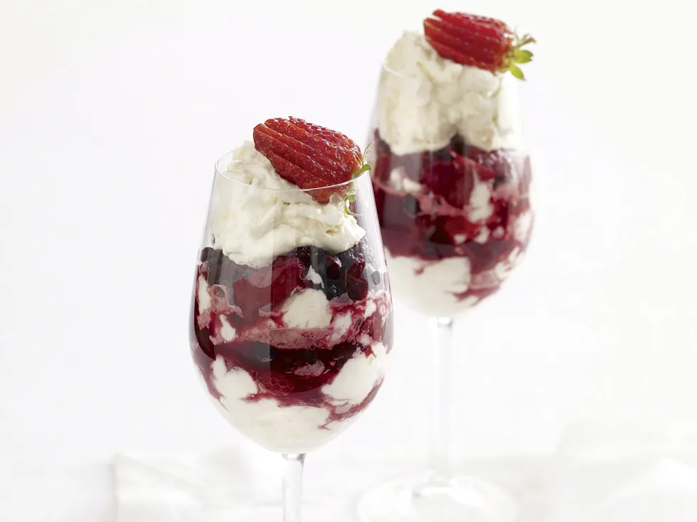 Meringue with Rhubarb Compote