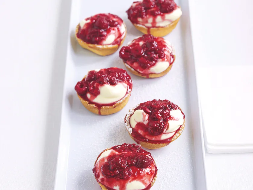 Raspberry cream tarts