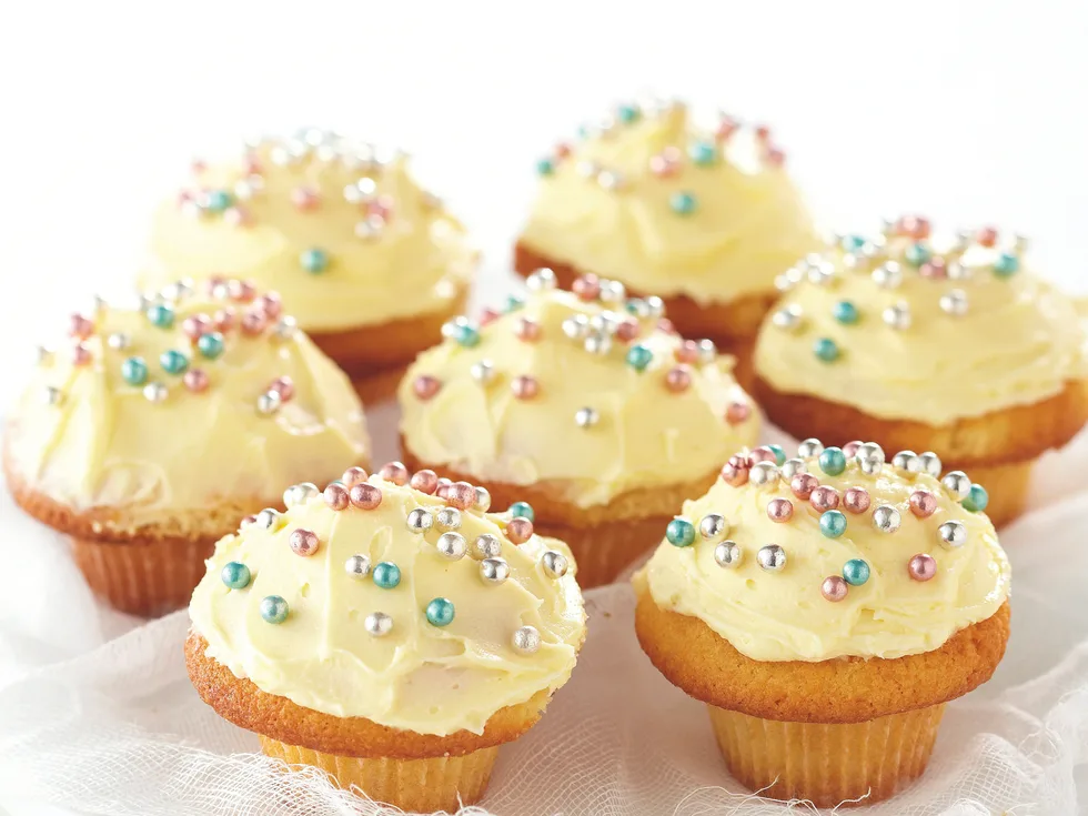 Vanilla Cupcakes with Sparkly Bling