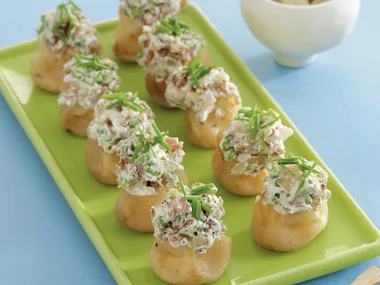 Mini Potatoes with Bacon, Peas and Cheese