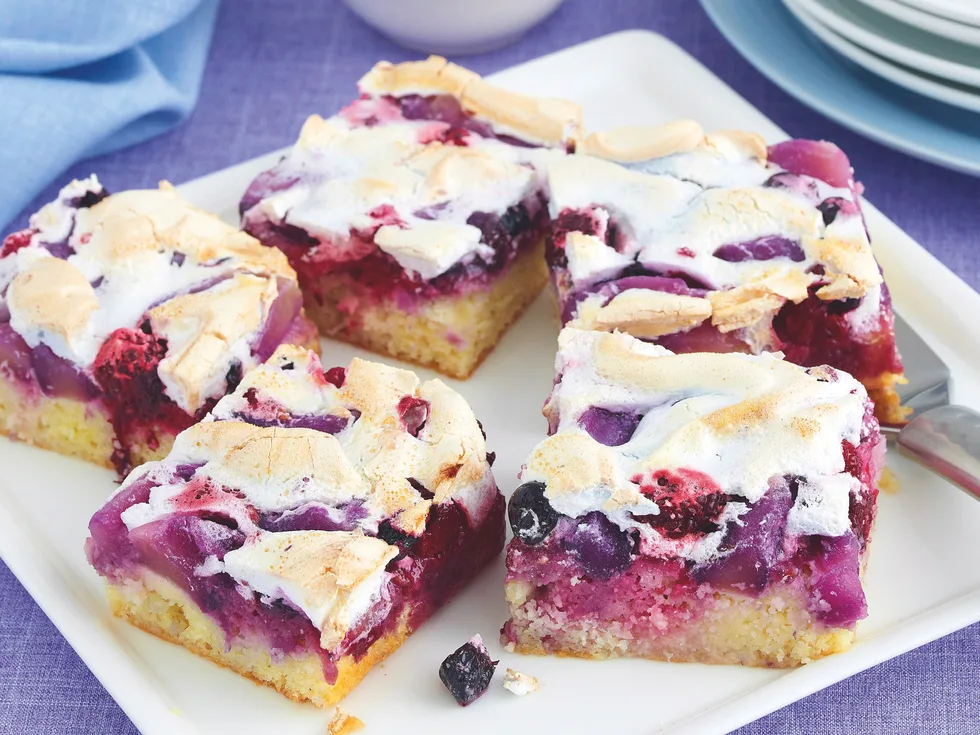 Apple and Berry Meringue Cake
