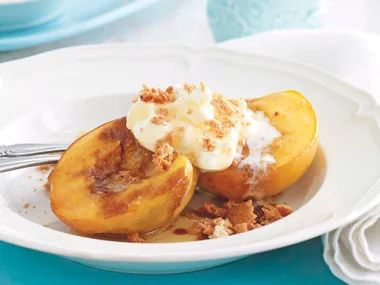 Grilled Peaches with Cream and Honey