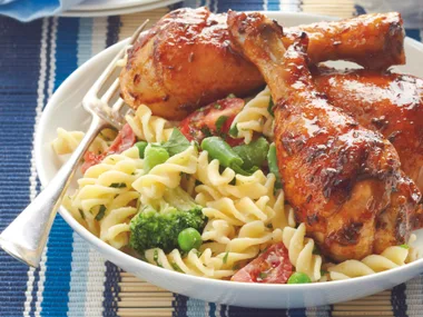 Honey-glazed Chicken with Green and Red Pasta Salad