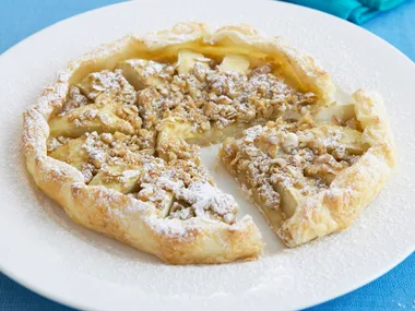 Apple crumble galette