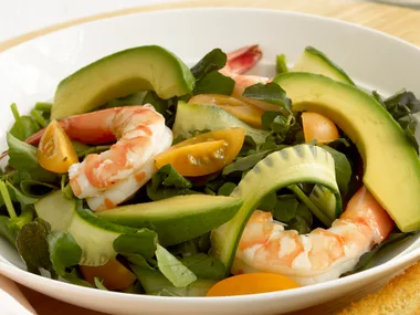 avocado and prawn salad with creamy dill dressing