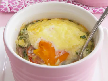 baked eggs with bacon and tomato