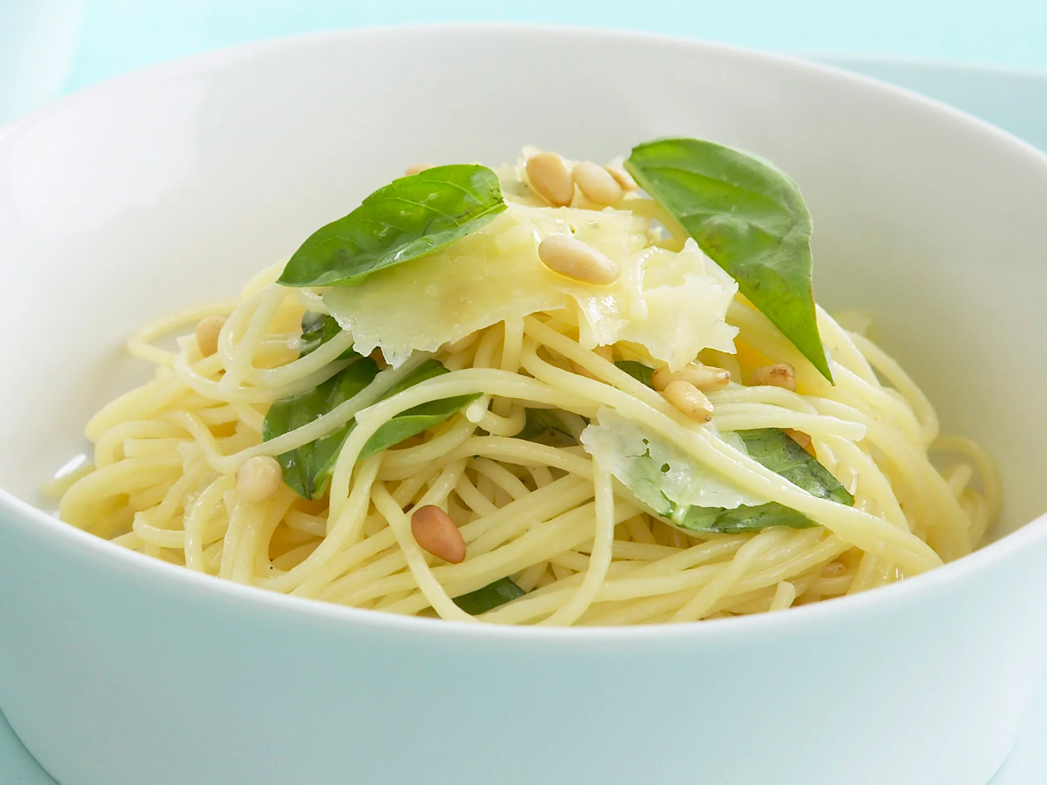 basil and garlic spaghettini