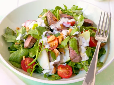 beef salad with blue cheese dressing