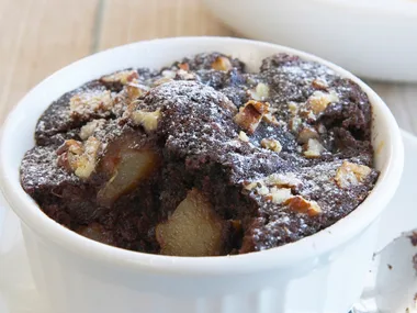 Chocolate and pear pudding with pecans