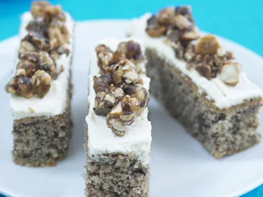 Chocolate hazelnut fingers with praline cream