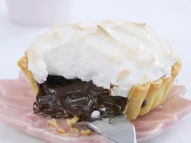 Chocolate meringue pie