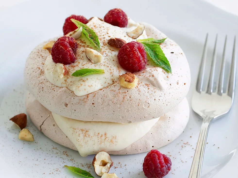 Chocolate meringues with coffee cream