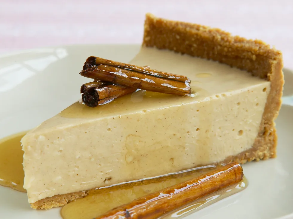 Cinnamon cheesecake with honey syrup
