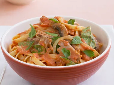 Creamy Tomato, Tuna and Chilli Fettuccine