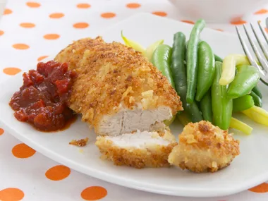 Crispy chicken with tomato chutney