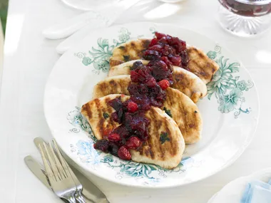 Barbecued turkey steaks with cranberry relish
