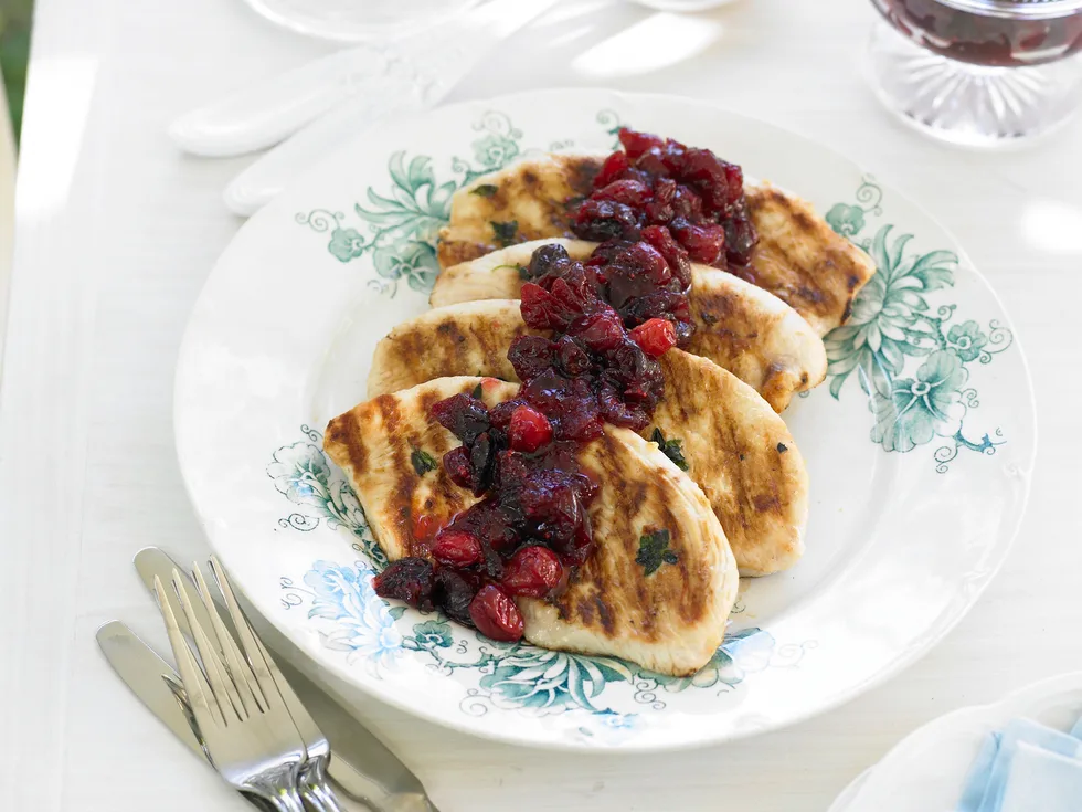 Barbecued turkey steaks with cranberry relish
