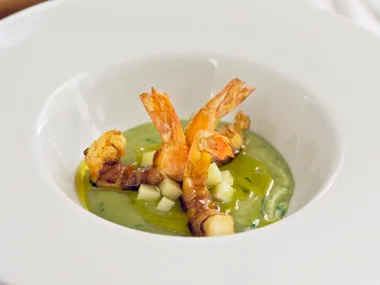 Broad bean puree with prawns