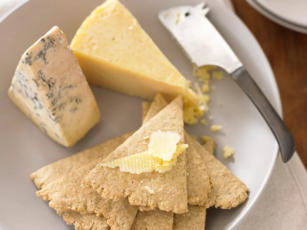 Scottish Oat Biscuits with Cheese
