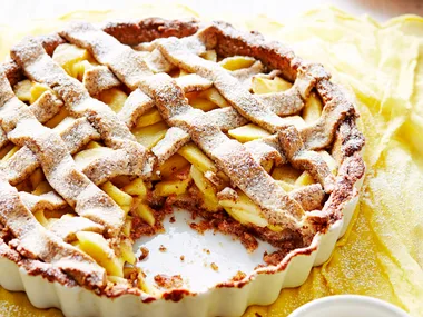 Almond apple pie