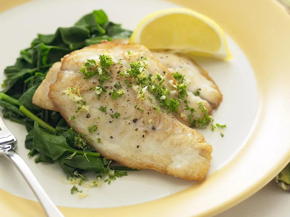 Grilled fish with lemon and parsley