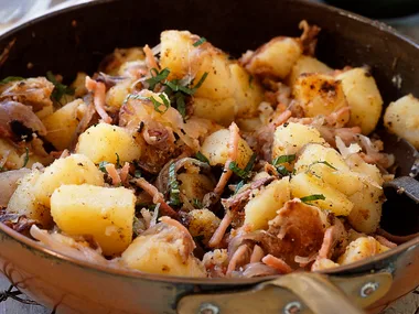 Pommes Lyonnaise (Potatoes with Onions)