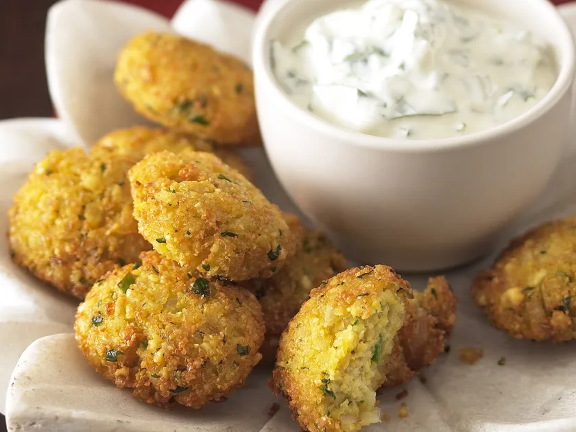 Chickpea patties with mint raita