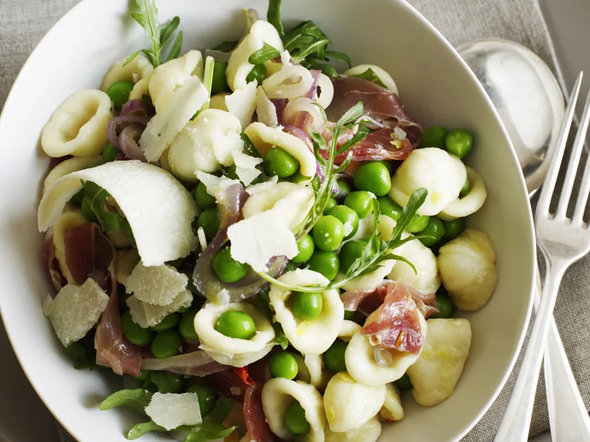 Pea and prosciutto pasta