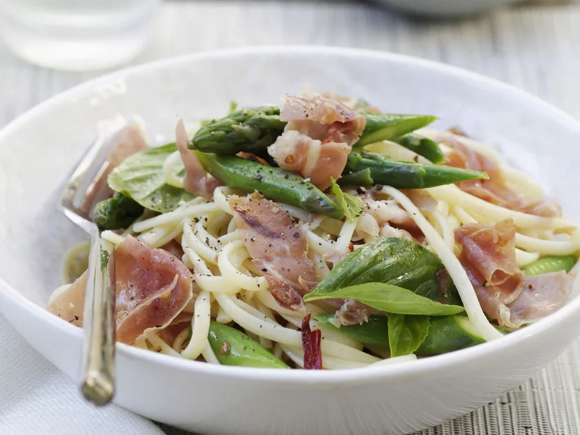 Asparagus and prosciutto linguine