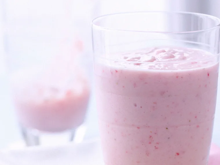 Custard Apple and Strawberry Smoothie