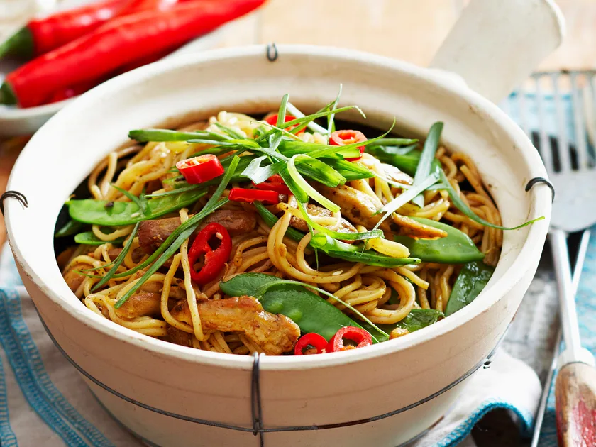 Singapore noodles with chicken