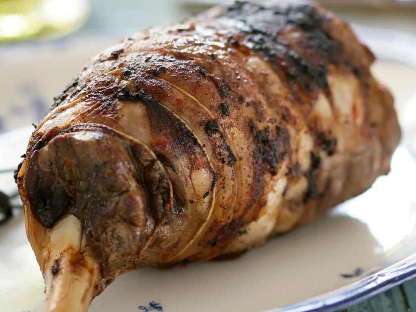 Spicy easy-carve lamb