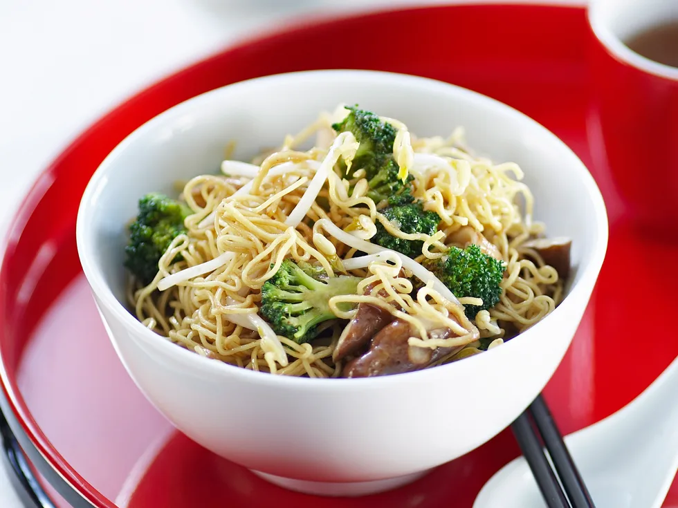 Stir-Fry Special - Egg Noodles with Broccoli and Mushrooms