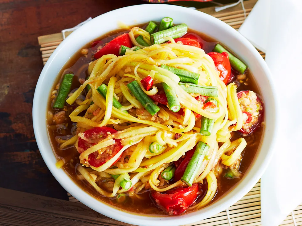 Thai papaya salad (Tom sum)