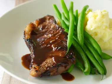 Classic steak with mash and green beans