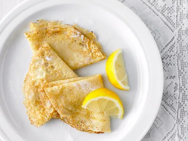 French crepes with lemon and sugar