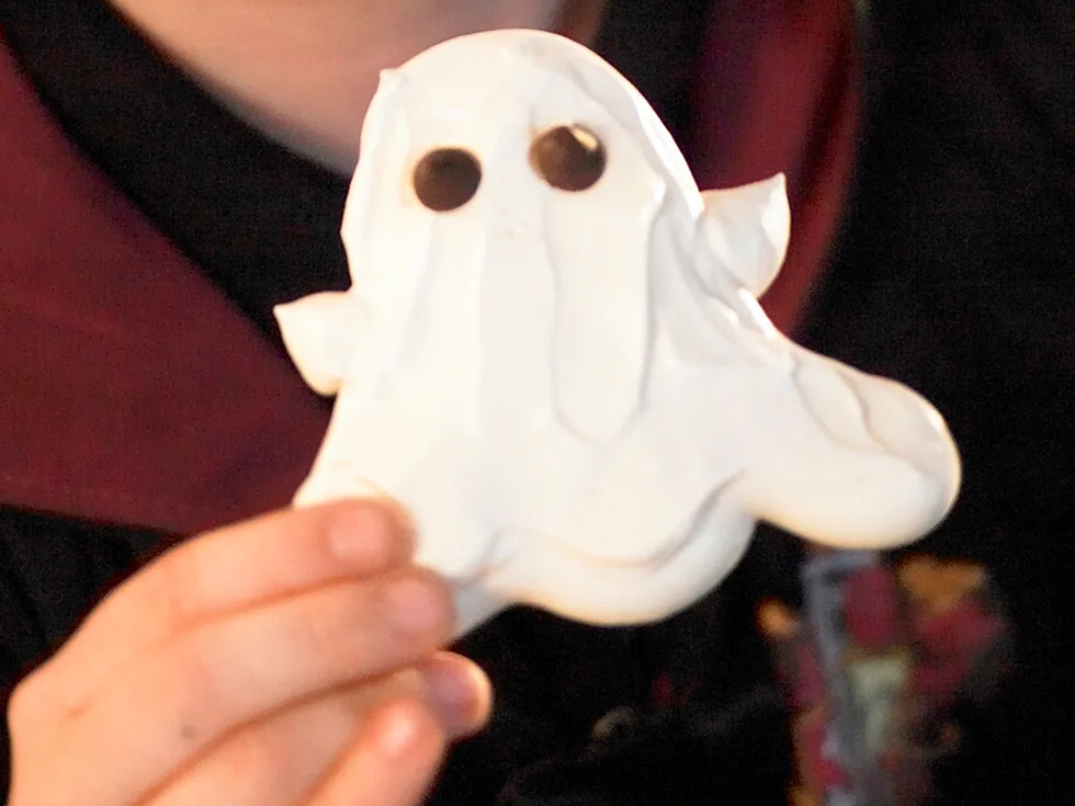 Ghost Meringues
