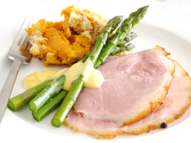 Asparagus with orange sauce