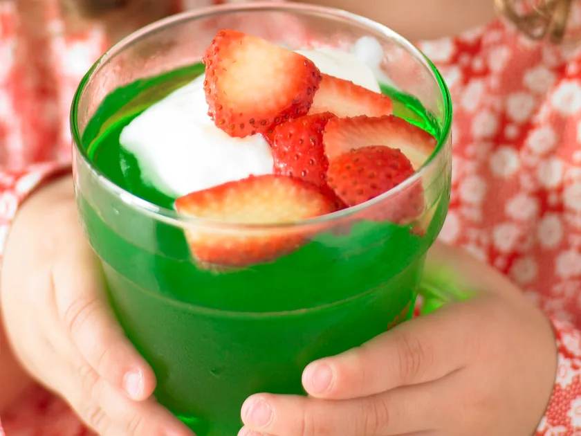 Lime jelly with strawberries
