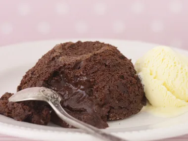 Molten chocolate cakes