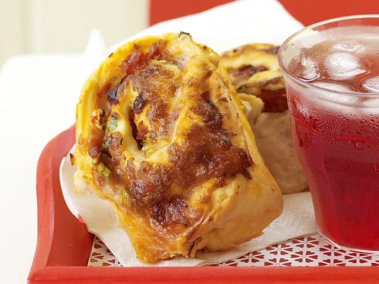 Pizza scrolls