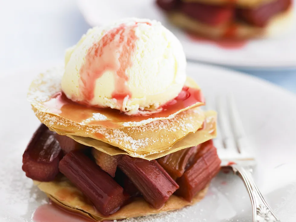 Rhubarb filo tarts