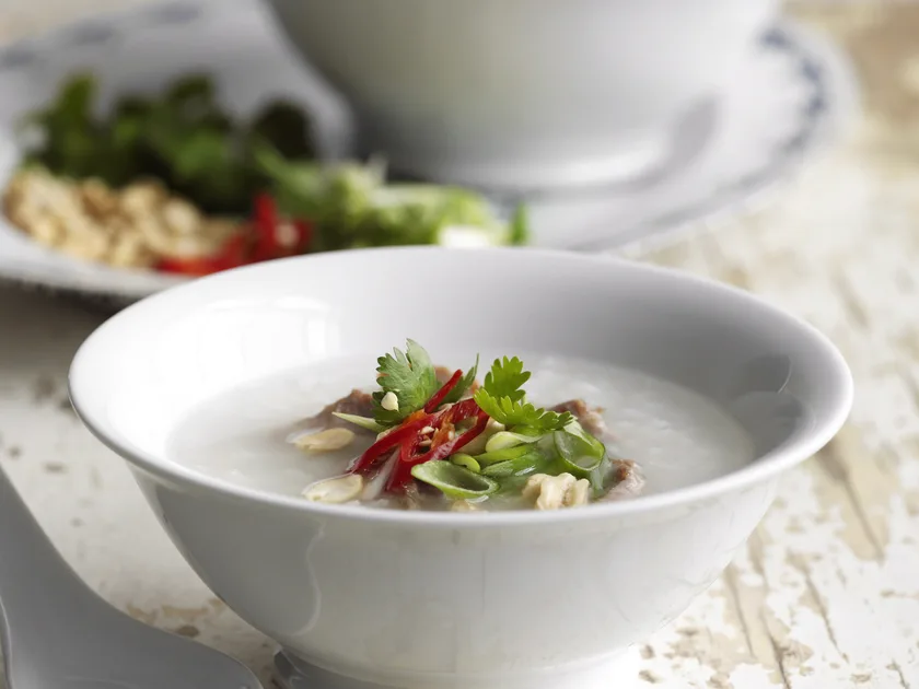 Congee with pork and roasted peanuts