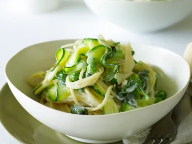 Spaghetti with Peas and zucchini