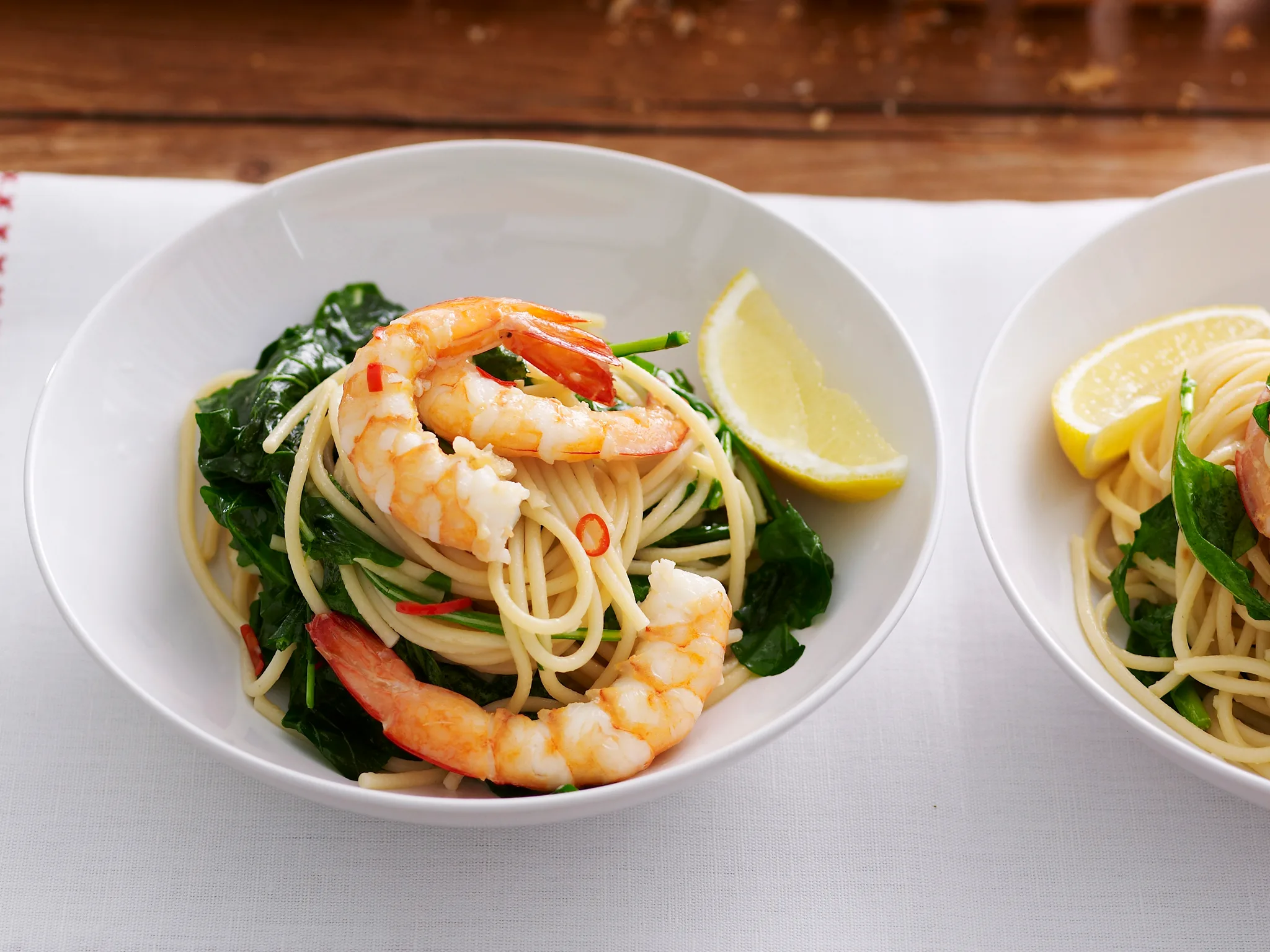 Spaghetti with prawns, rocket and chilli